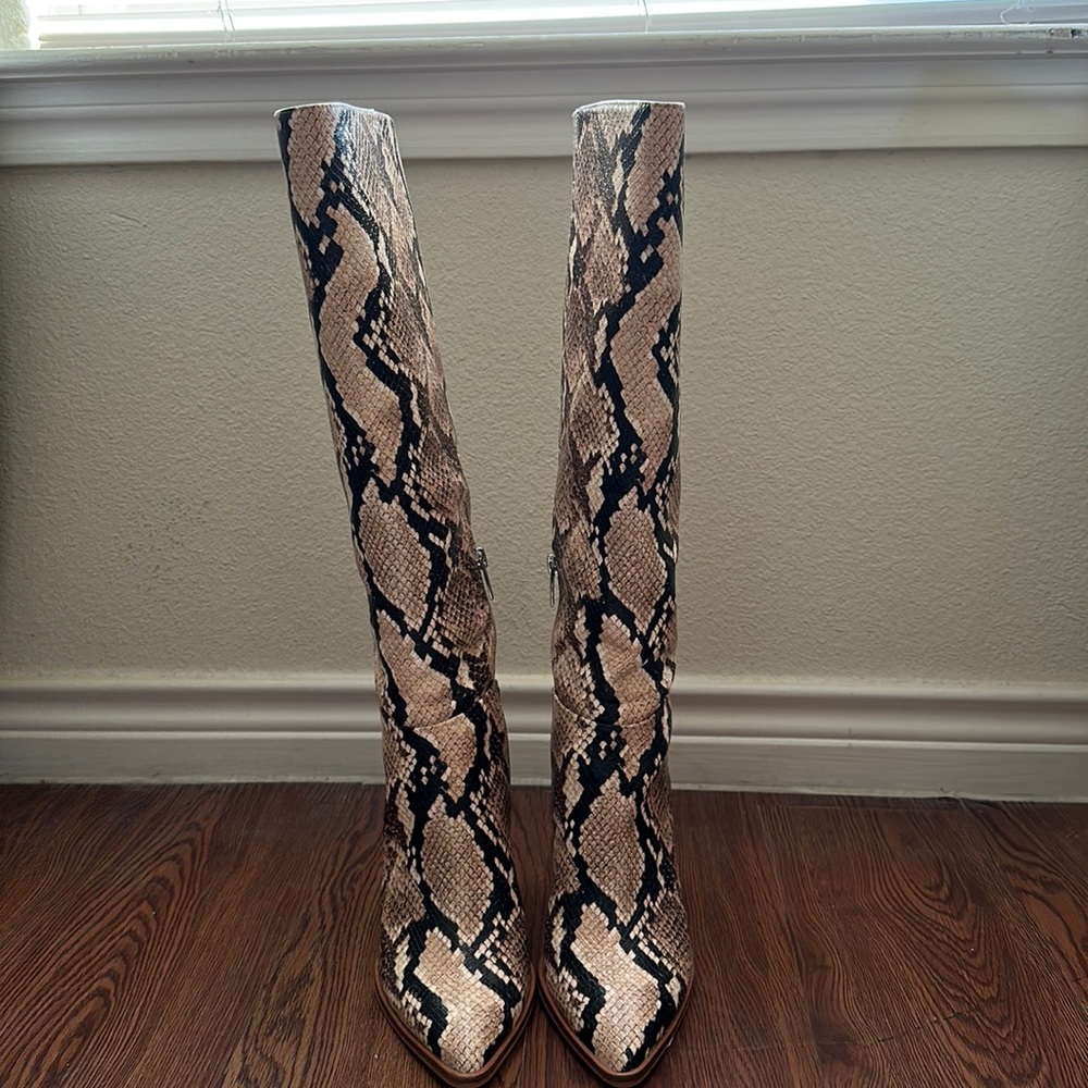 Size 8 Vince Camuto knee high boots.